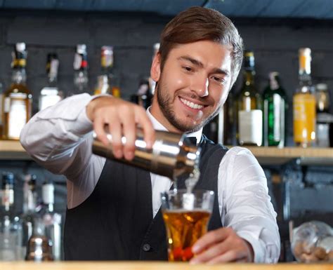 Характеристики и требования для карьеры бармена: